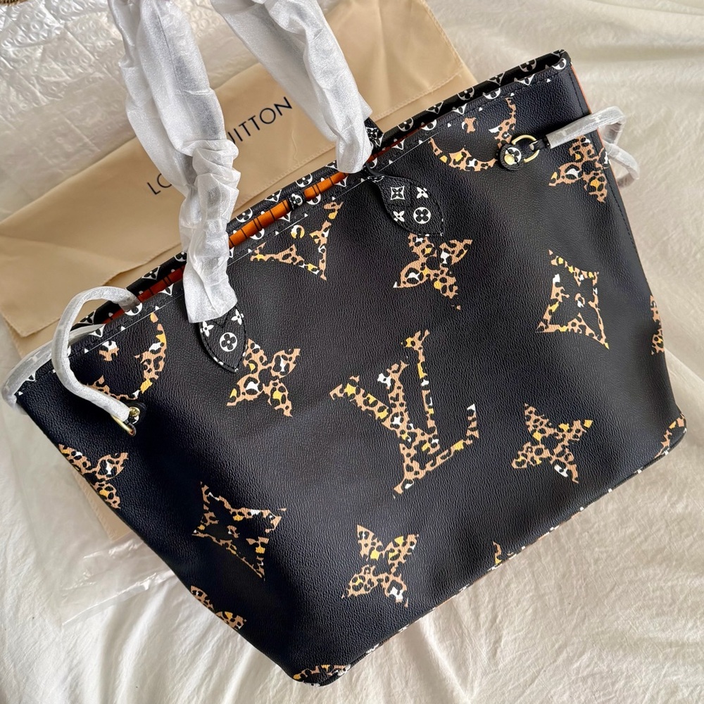 👑✅PRICE FIRM✅ Stylish Jungle Print Large Tote Bag. Brand new! - Picture 12 of 16